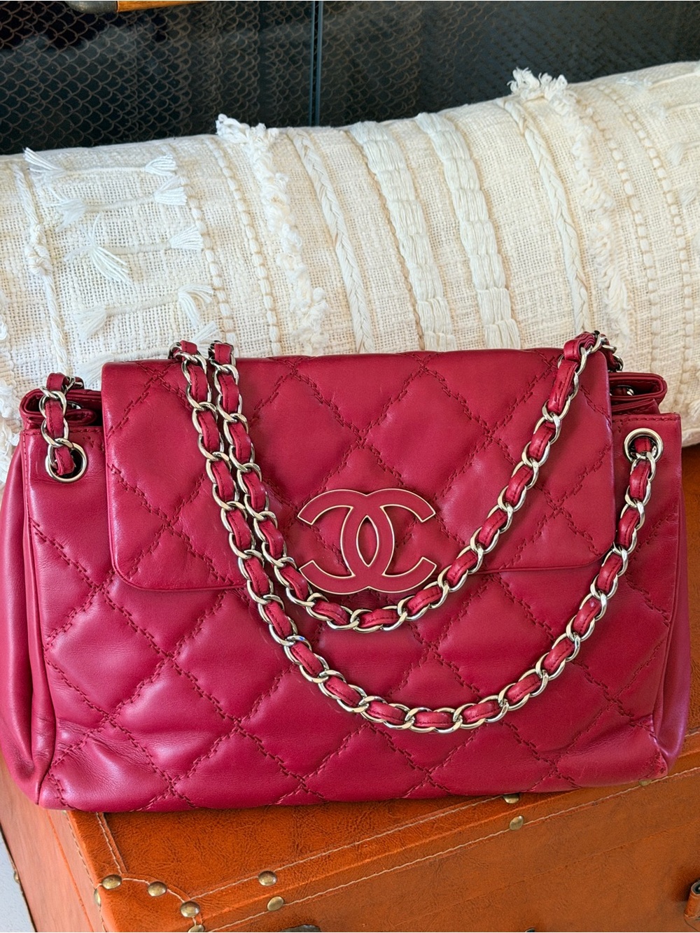 CHANEL Quilted Lambskin Shoulder Bag in Berry Pink with Chain Strap